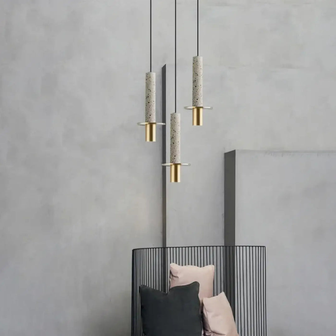 Suspension design minimaliste tube en pierre et laiton