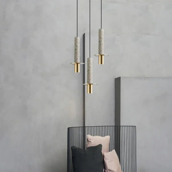 Suspension design minimaliste tube en pierre et laiton