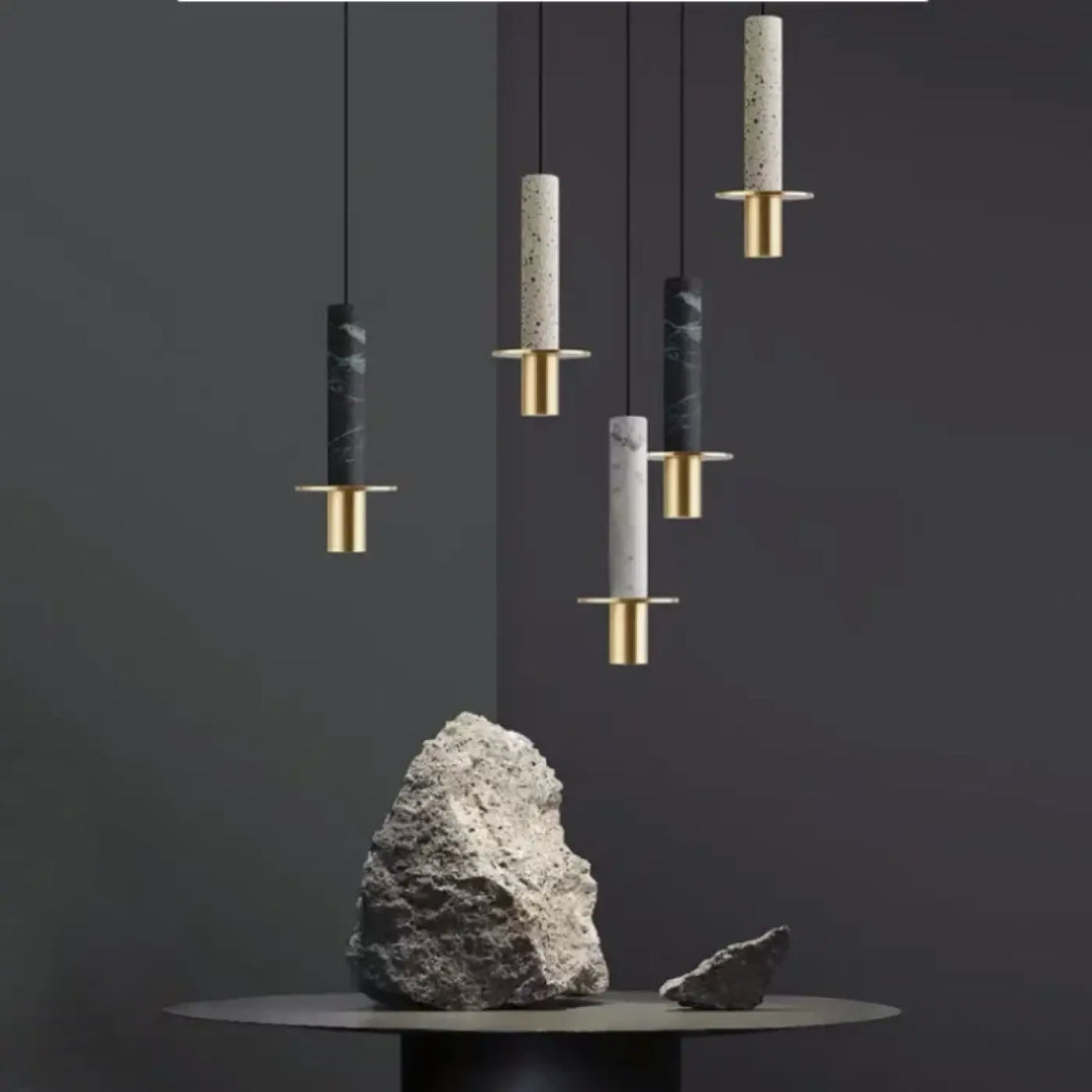 Suspension design minimaliste tube en pierre et laiton
