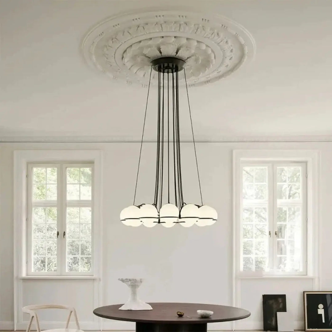 Suspension moderne en métal et globes en verre élégante