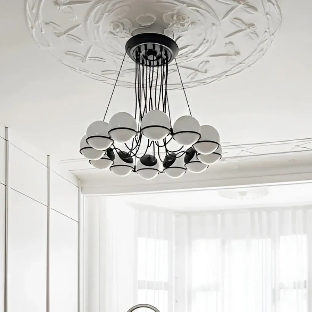 Suspension moderne en métal et globes en verre élégante