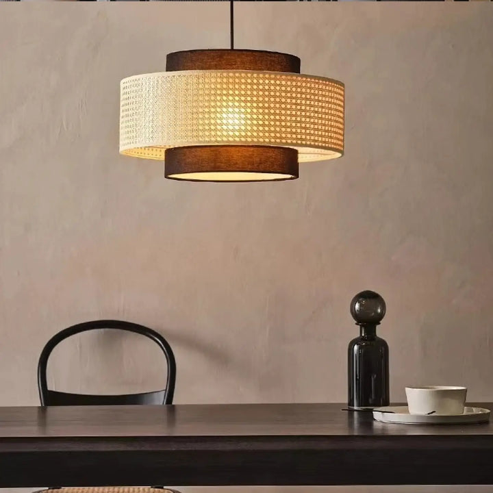 Suspension design naturelle rotin tressé et textile chic