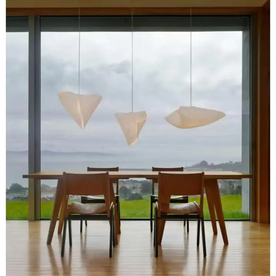 Suspension design organique blanche effet voile flottant
