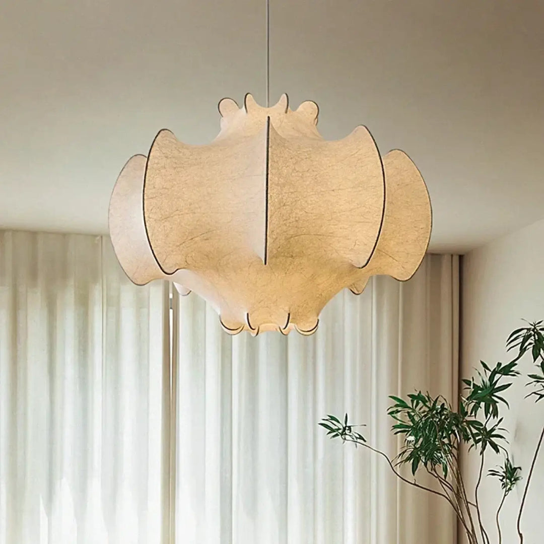 Suspension design organique blanche en tissu sculpté style contemporain
