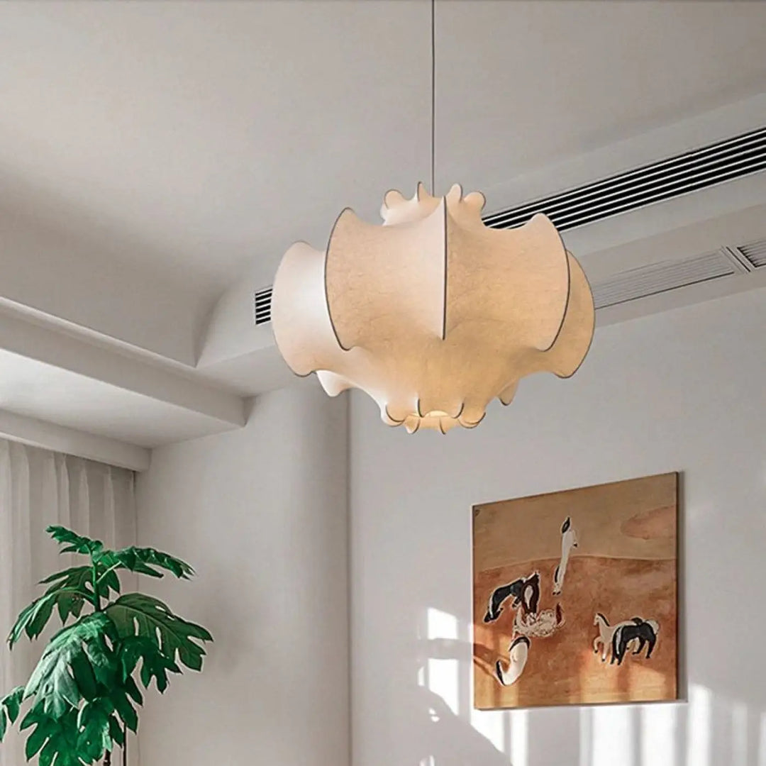 Suspension design organique blanche en tissu sculpté style contemporain