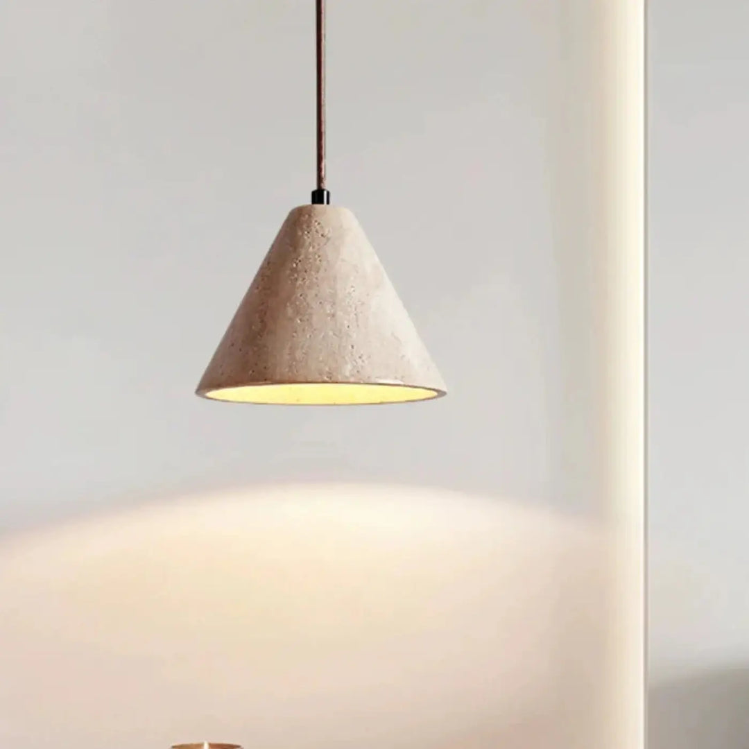 Suspension design en pierre beige forme dôme moderne