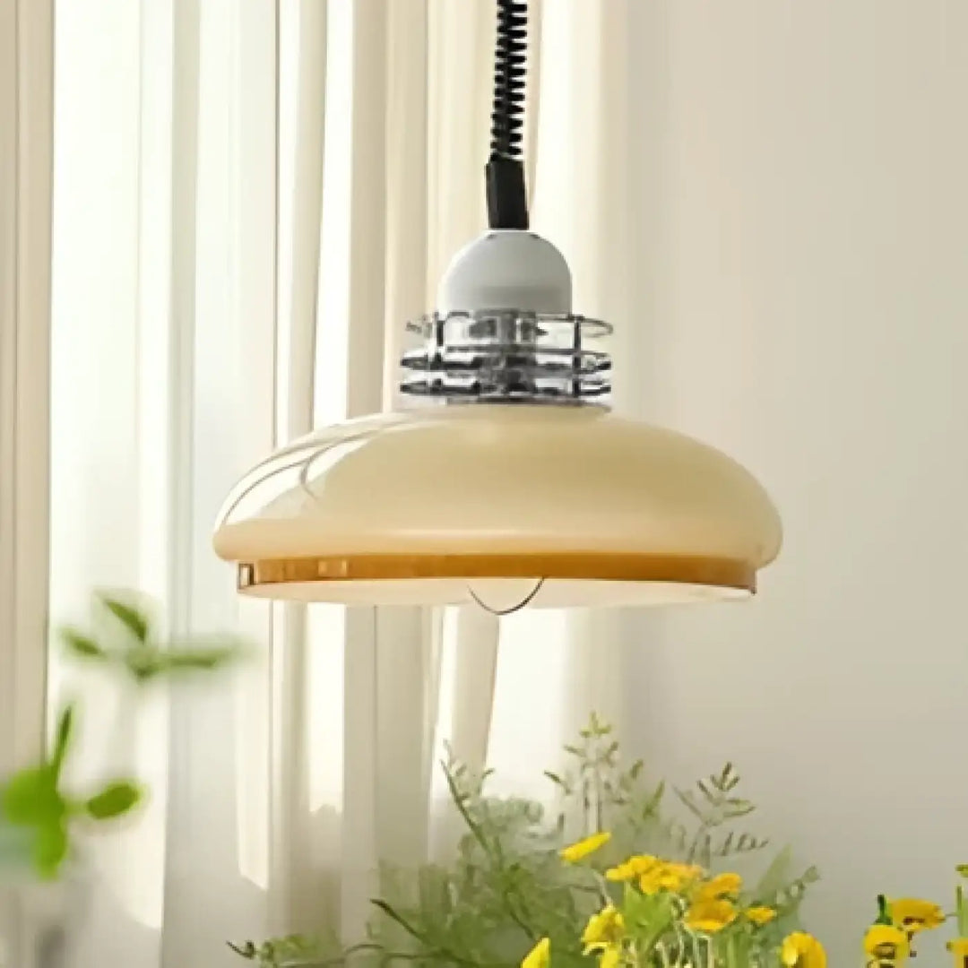 Suspension luminaire camila en verre crème avec base chrome et cordon noir spirale design rétro élégant