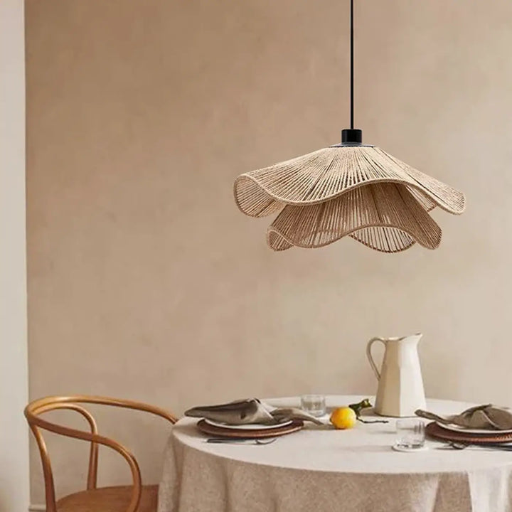 Suspension design rotin ondulé forme fleur bohème naturel