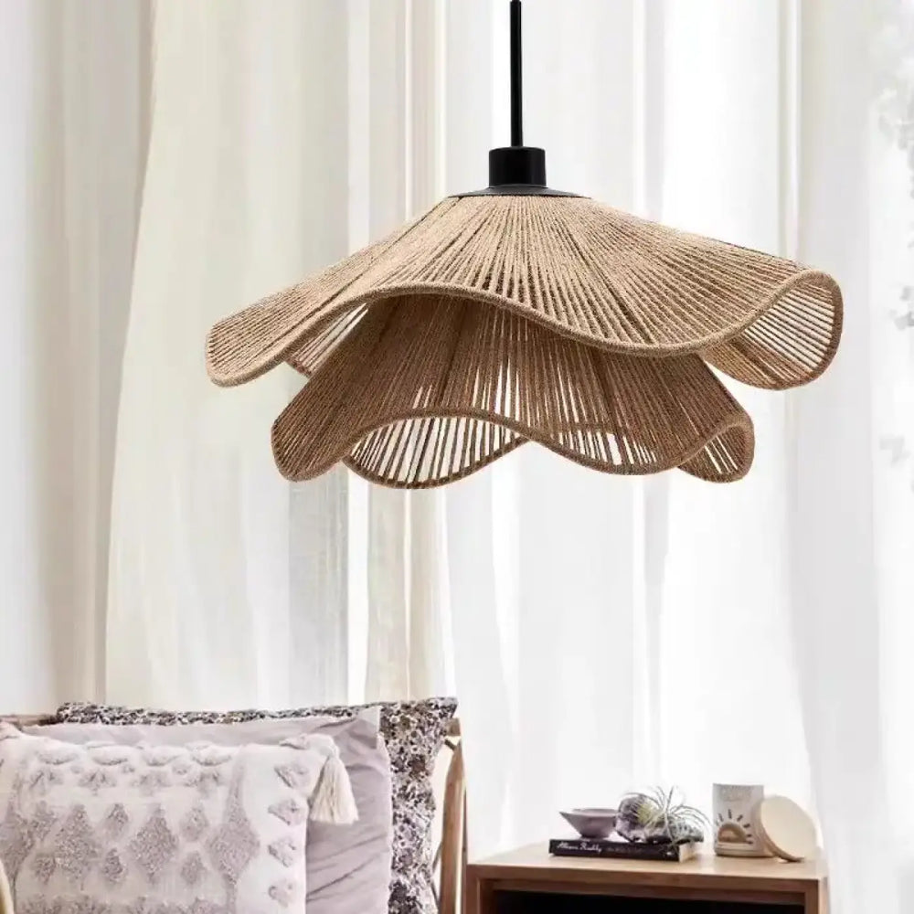 Suspension design rotin ondulé forme fleur bohème naturel