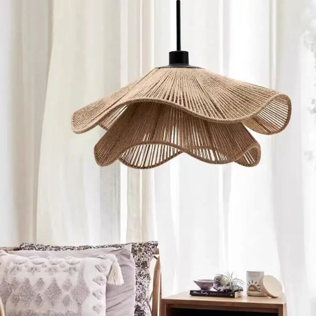 Suspension design rotin ondulé forme fleur bohème naturel