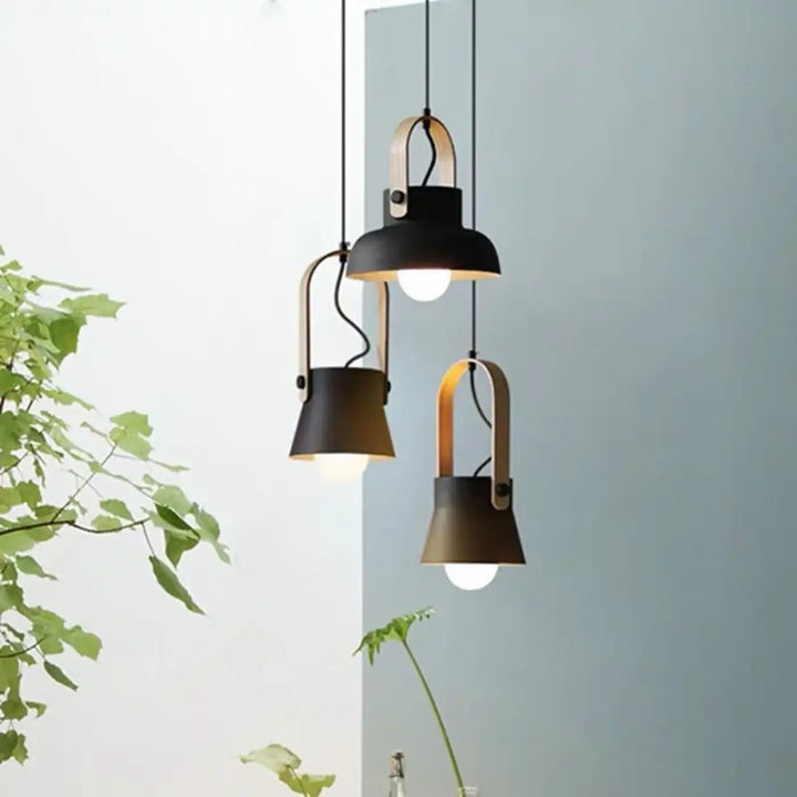 Suspension design scandinave multicolore avec détail en bois