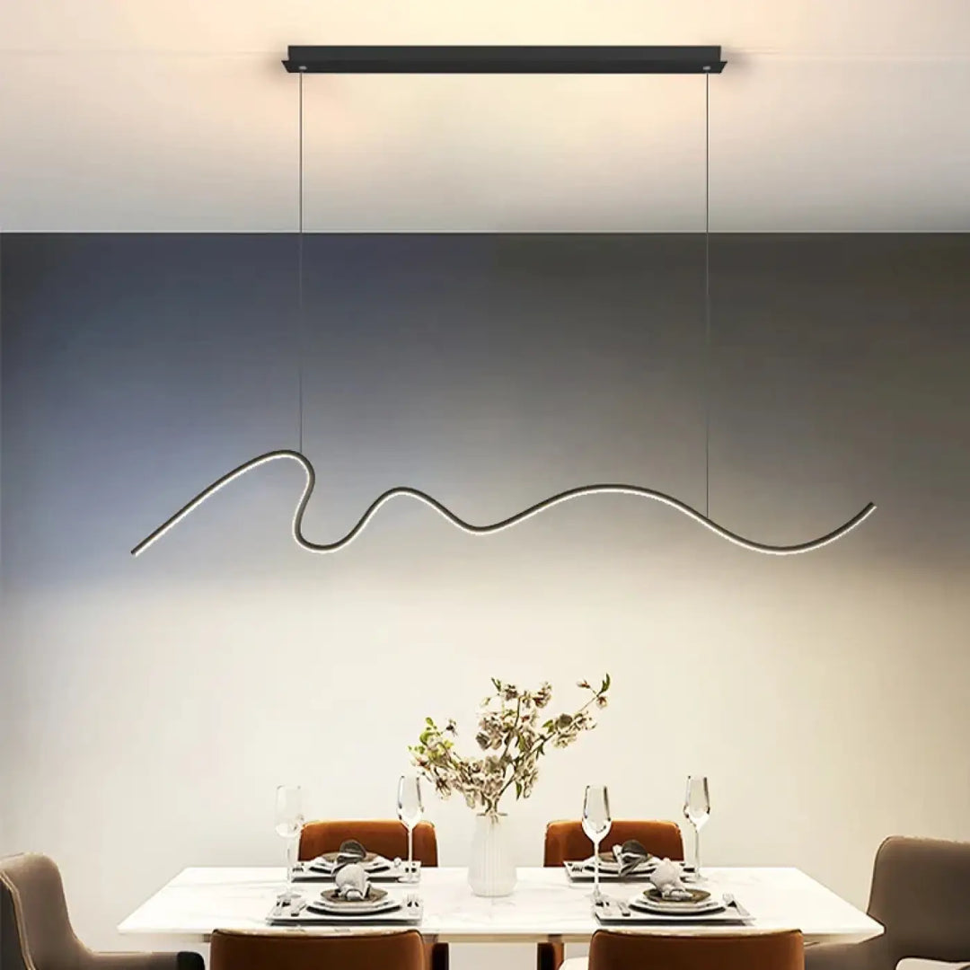 Suspension design sinueux pour intérieur minimaliste