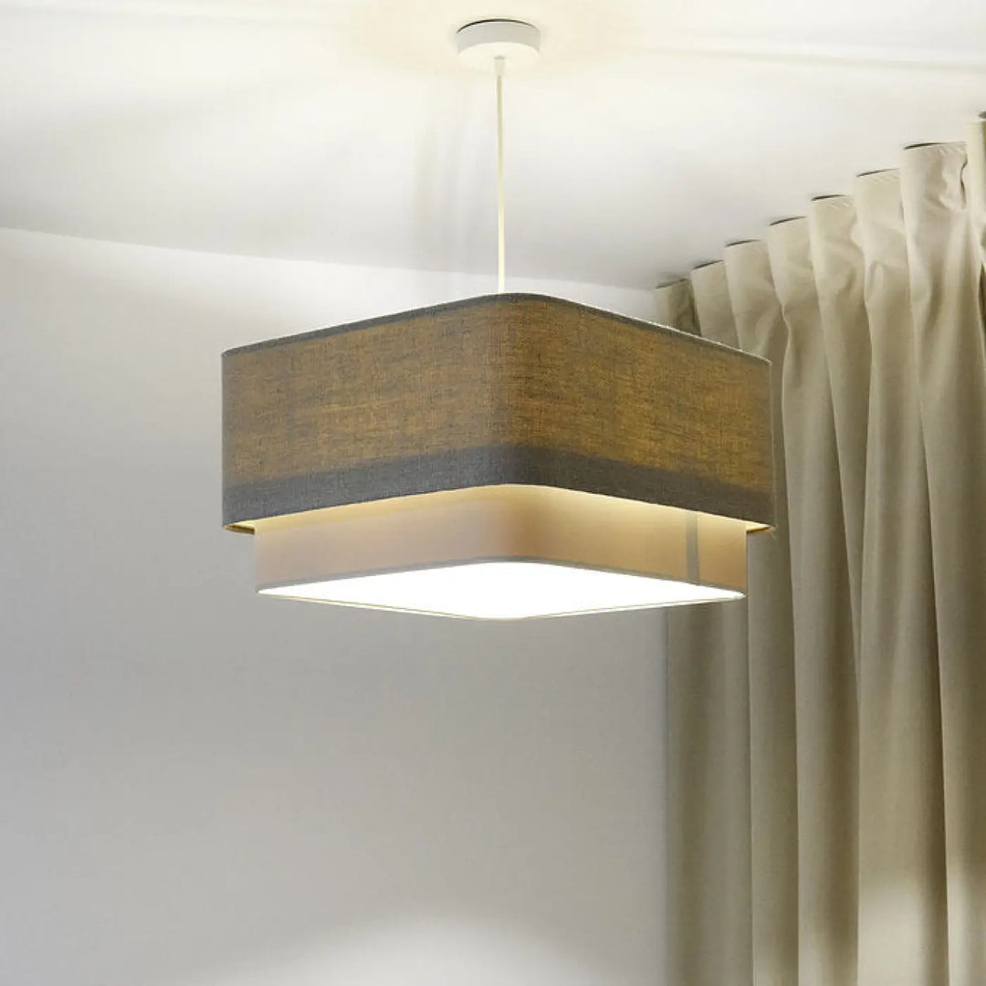 Luminaire suspension kwadro duo taupe avec abat-jour rectangulaire en tissu tissé marron et bordure gris foncé design taupe