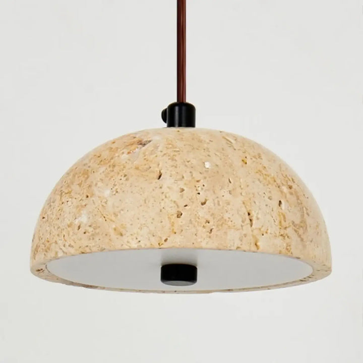 Suspension design en travertin beige forme demi sphère élégante