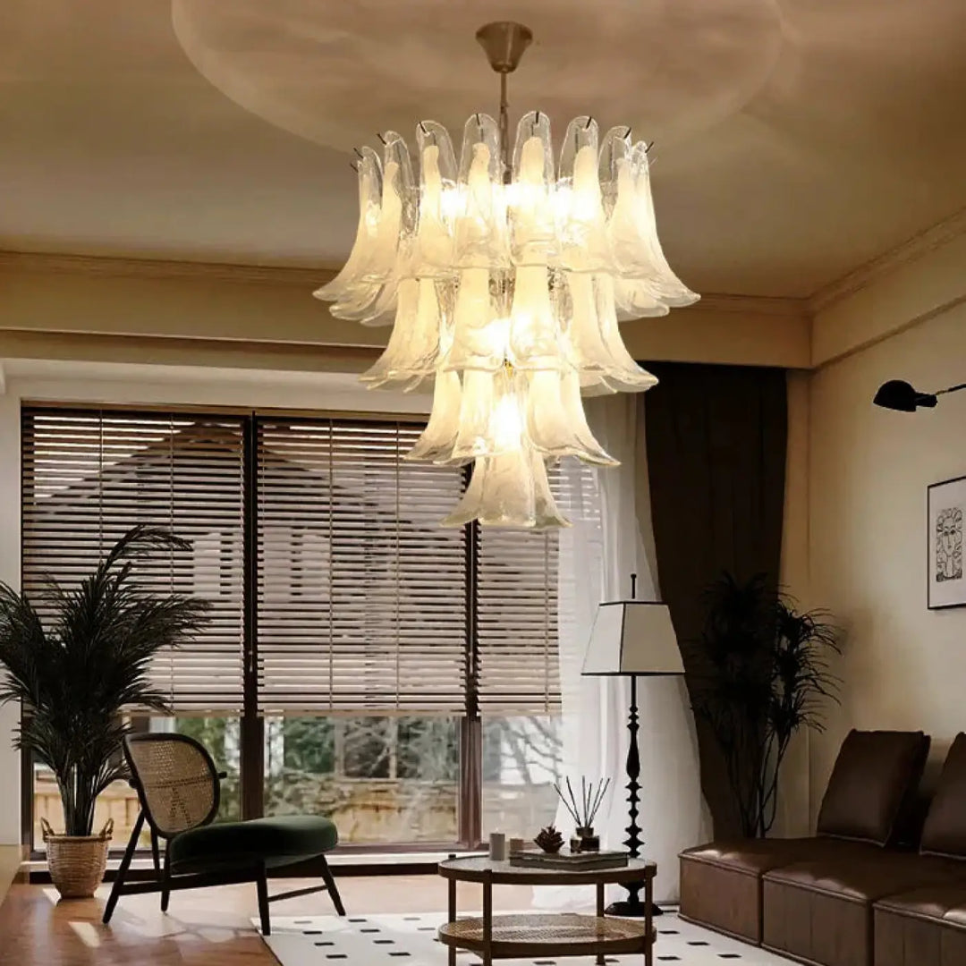 Suspension luminaire nymo avec verre soufflé en cloches translucides en cascade pour une élégance intemporelle