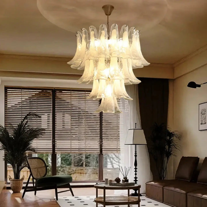 Suspension luminaire nymo avec verre soufflé en cloches translucides en cascade pour une élégance intemporelle