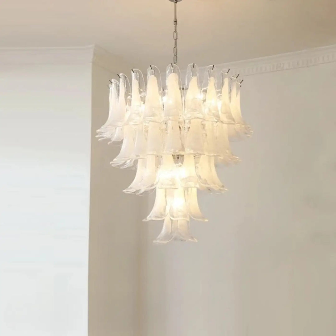 Suspension luminaire nymo multi-étage avec verre soufflé translucide et nuances en forme de cloche pour une élégance intemporelle