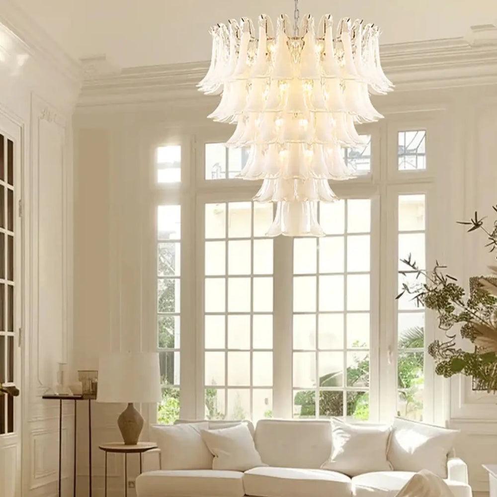 Suspension luminaire nymo en verre soufflé blanc avec design en cascades pétales pour une élégance intemporelle