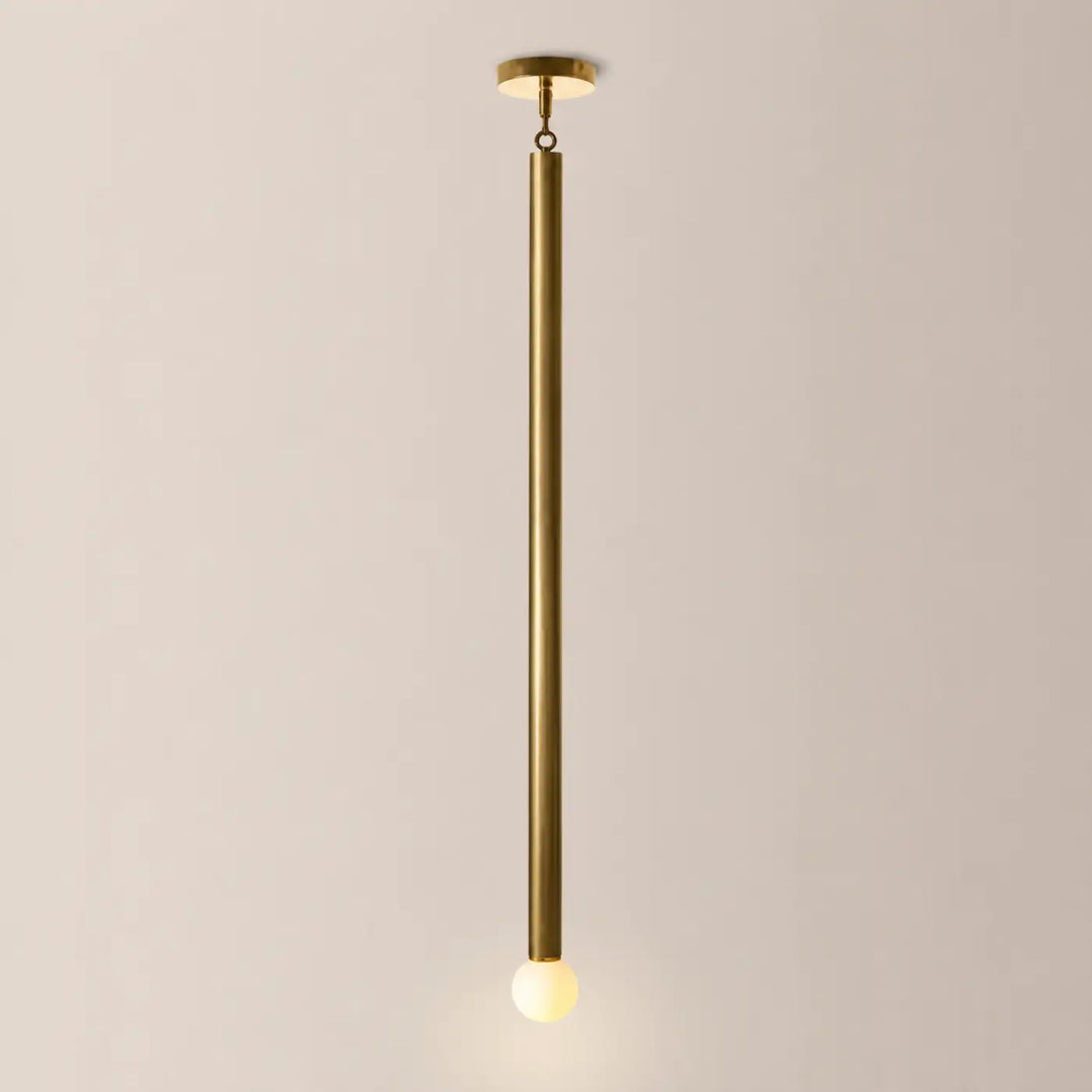 Suspension luminaire hinty en laiton avec tube métallique cylindrique et globe lumineux design verticale éclaire élégamment