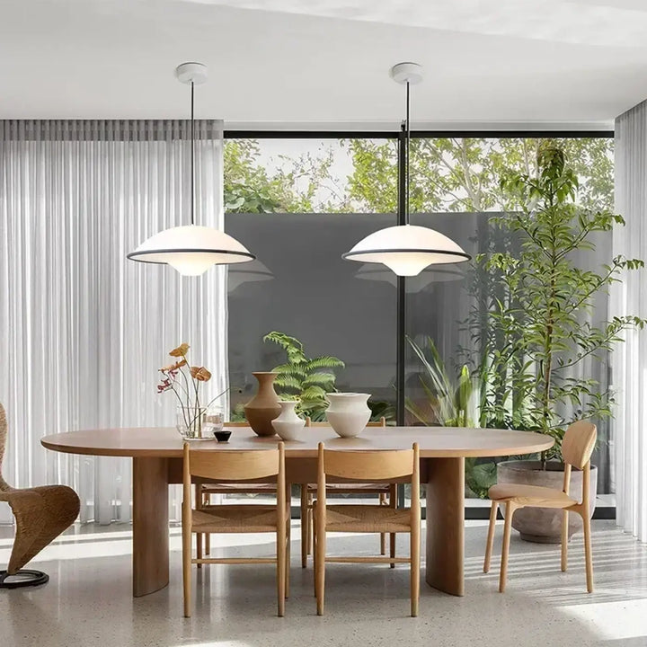 Suspension disque UFO blanche bord contrasté design moderne

