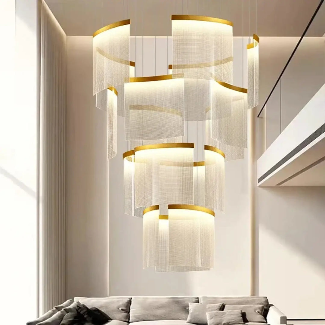 Suspension Dorée Cascade En Voiles Lumineux Superposés Élégance