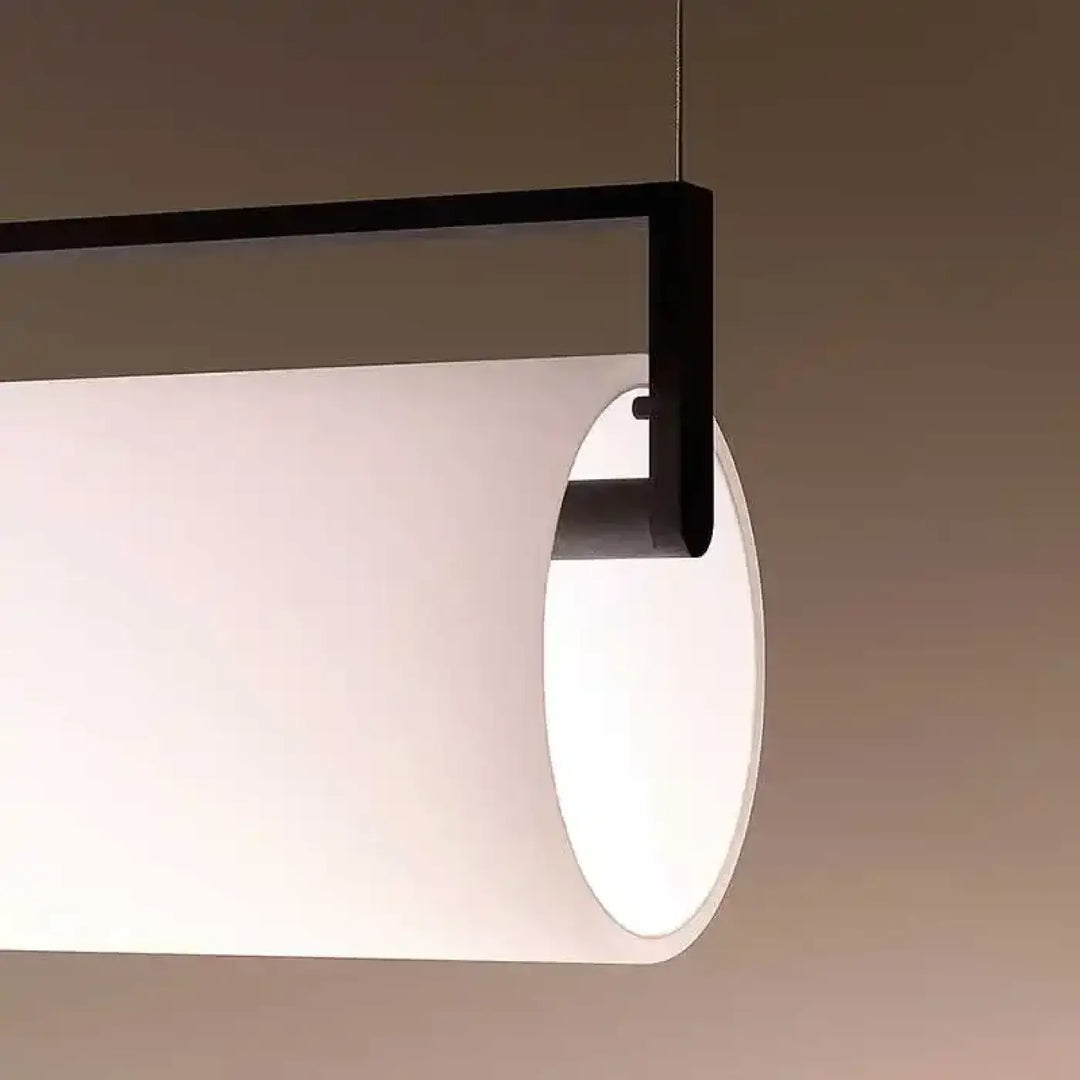 Suspension Élégante Opaline Pour Salle À Manger Intime


