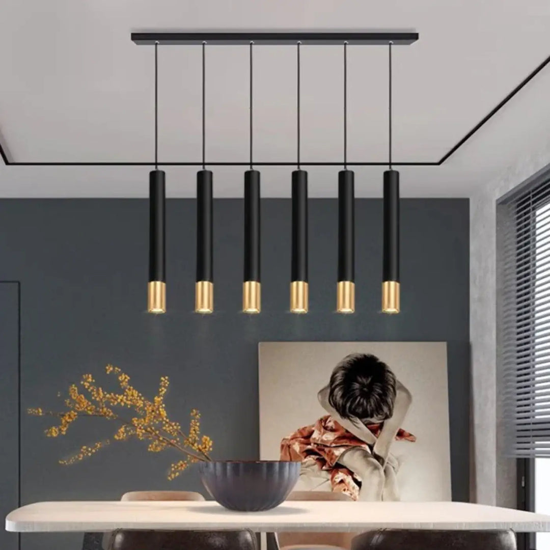 Suspension Élégante Avec Tubes Noirs Et Embouts Dorés