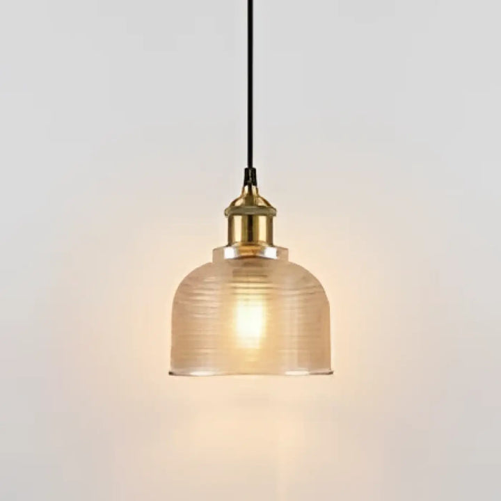 Suspension luminaire italino avec verre strié translucide et finition en métal laiton pour suspension industrielle chaleureuse