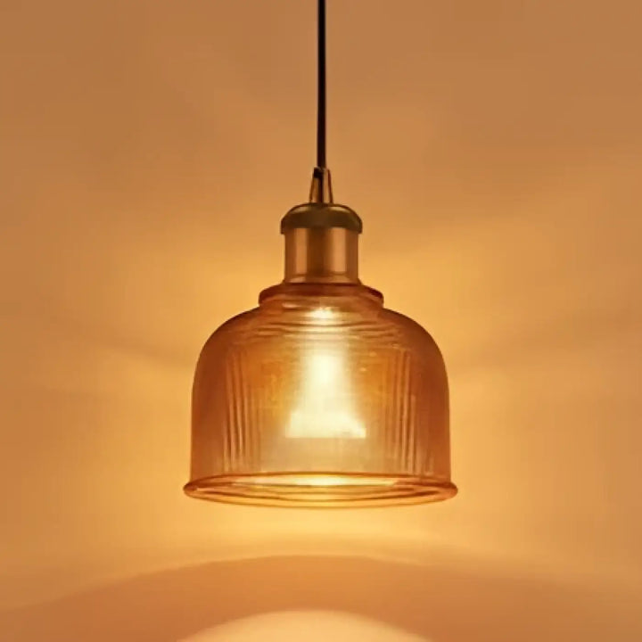 Suspension lumineuse italino en laiton avec abat-jour en verre strié pour une suspension industrielle élégante