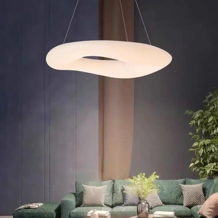 Suspension LED blanche design organique forme ovale ajourée moderne

