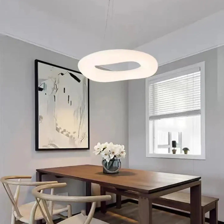 Suspension LED blanche design organique forme ovale ajourée moderne

