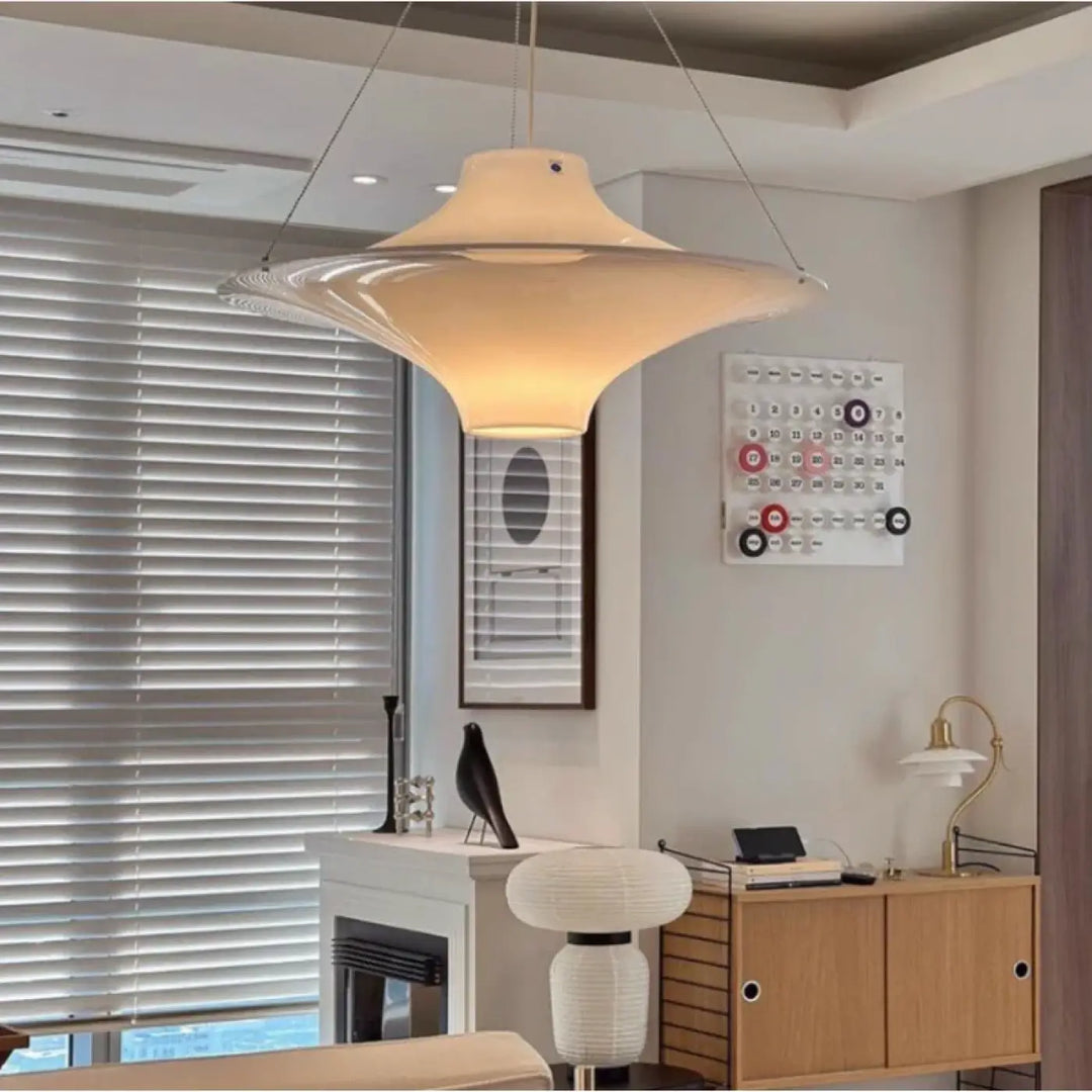 Suspension LED blanche design ovni en acrylique mat