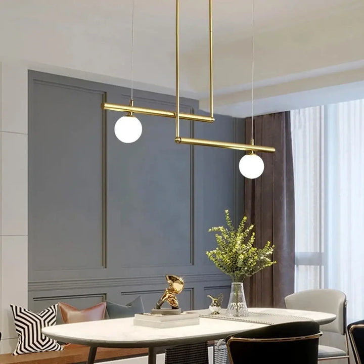 Suspension linéaire dorée avec globes en verre style moderne