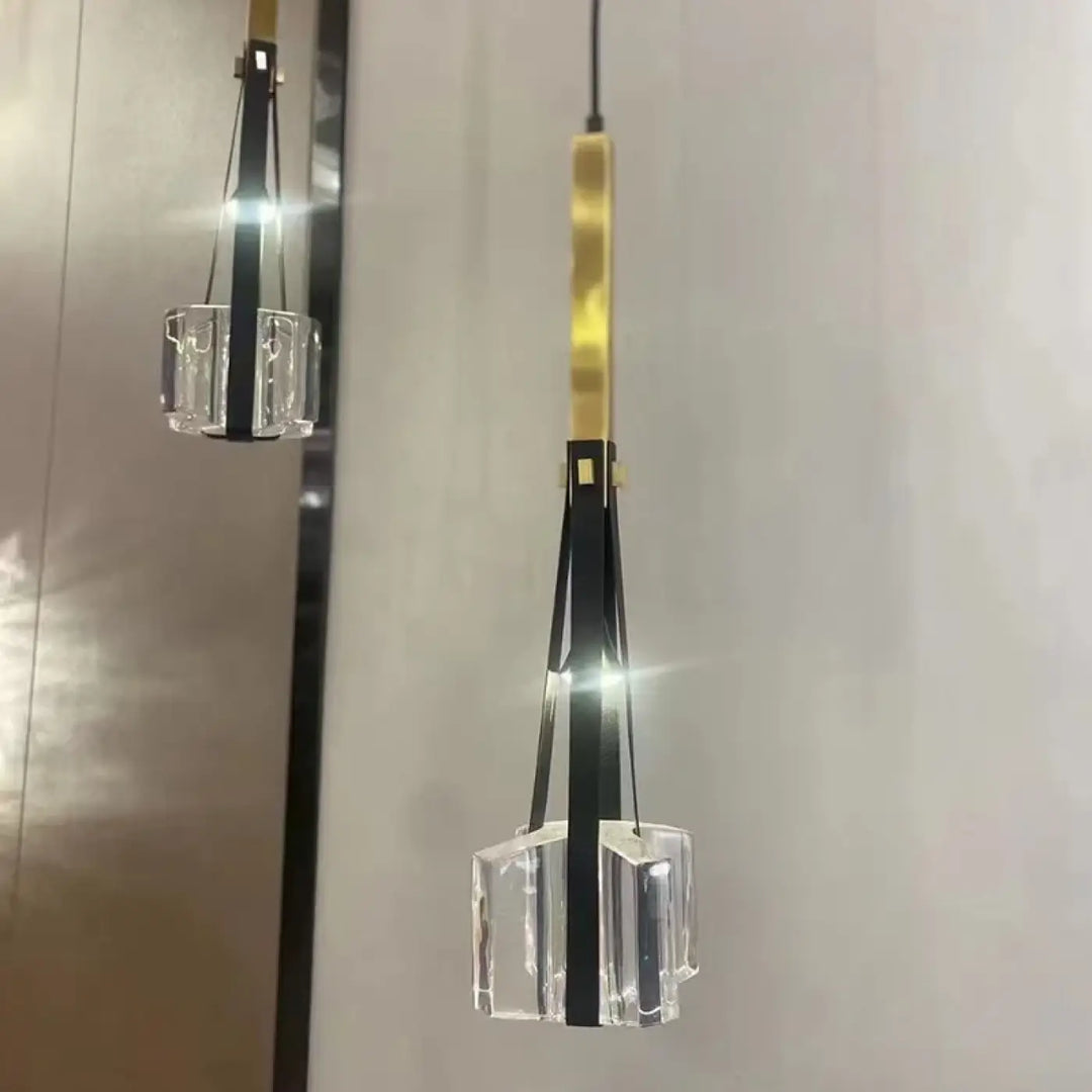 Suspension luminaire art déco dorée en verre élégante