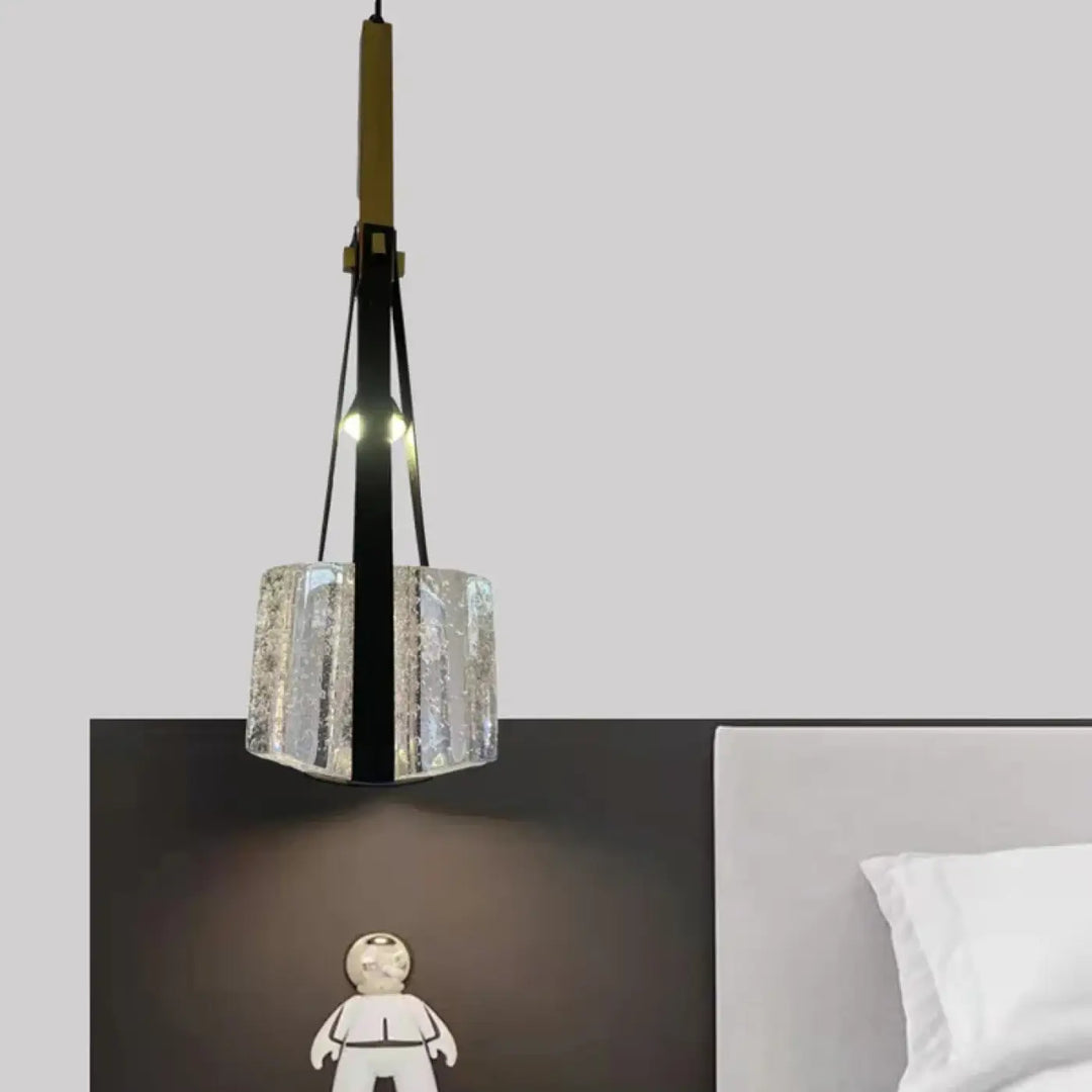 Suspension luminaire art déco dorée en verre élégante
