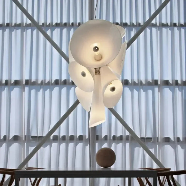 Suspension luminaire artistique en verre blanc effet fleur opalin