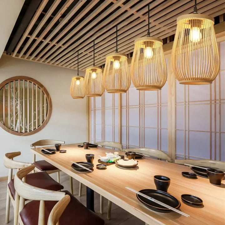 Suspension luminaire en bambou au design épuré et minimaliste

