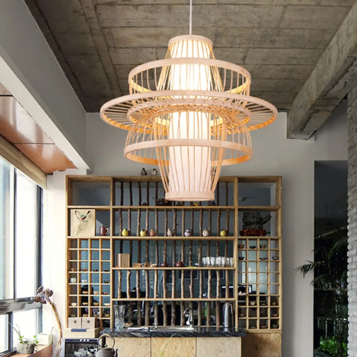 Suspension luminaire en bambou au design moderne et sculptural

