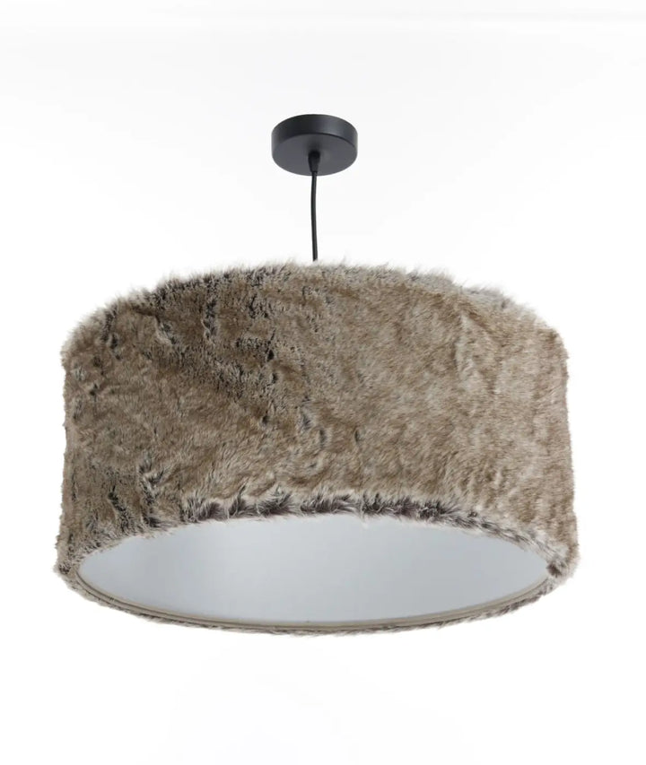 Suspension luminaire beige avec abat-jour cylindrique en fausse fourrure beige-marron et fixation plafond métal noir