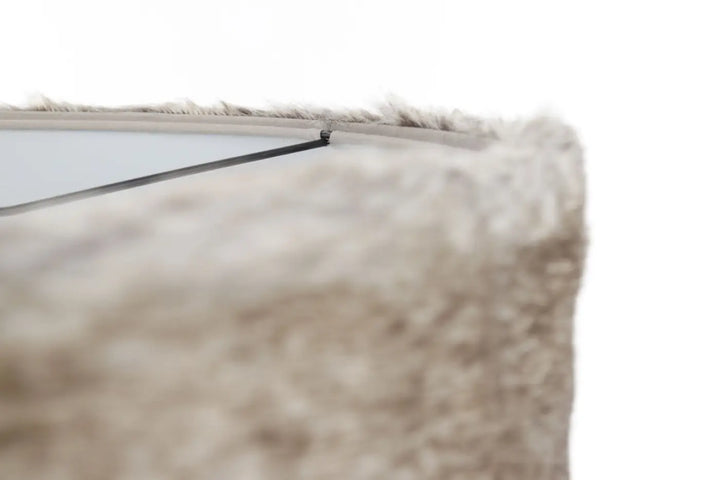 Beige plush carpet with soft texture and visible seam under suspension luminaire beige bear light