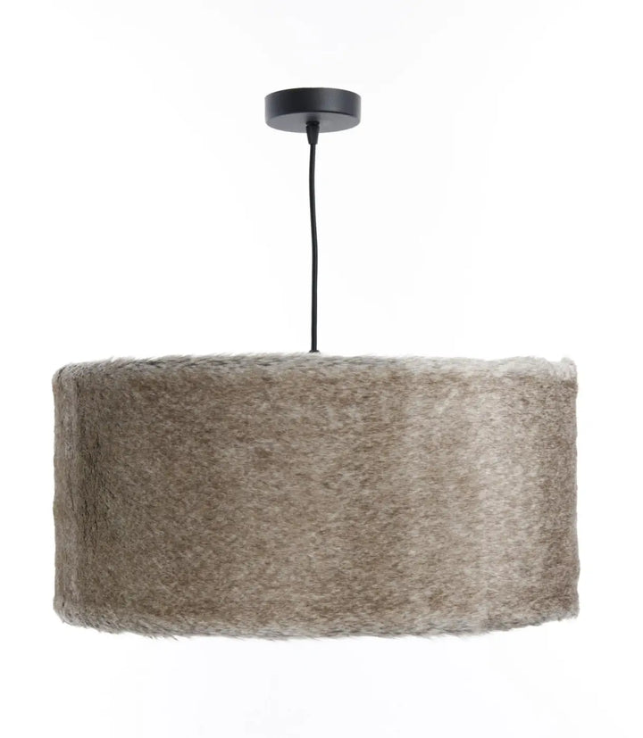 Suspension luminaire bear light en fausse fourrure beige avec fixation plafond noire et cordon noir