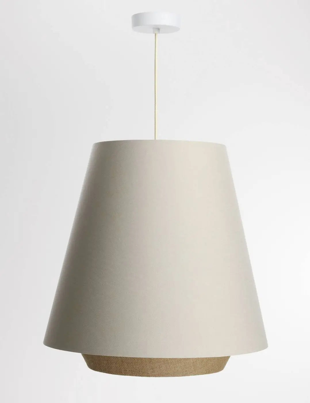 Suspension luminaire beige doblo avec abat-jour conique crème et base texturée ton naturel pour plafond blanc