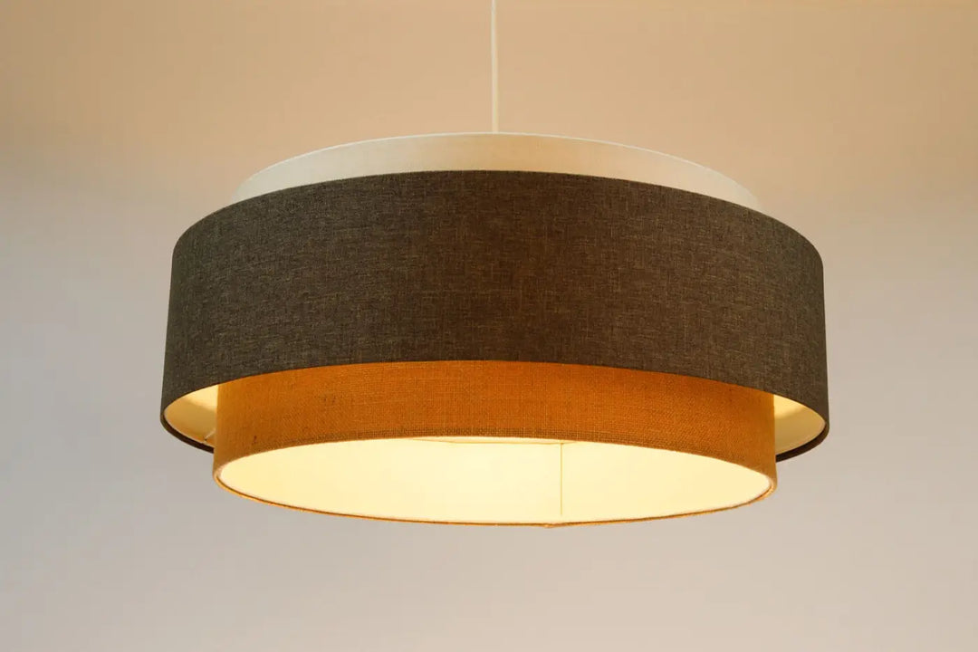 Suspension luminaire doblo boho elegant avec abat-jour en tissu gris foncé et doublure intérieure dorée chaude