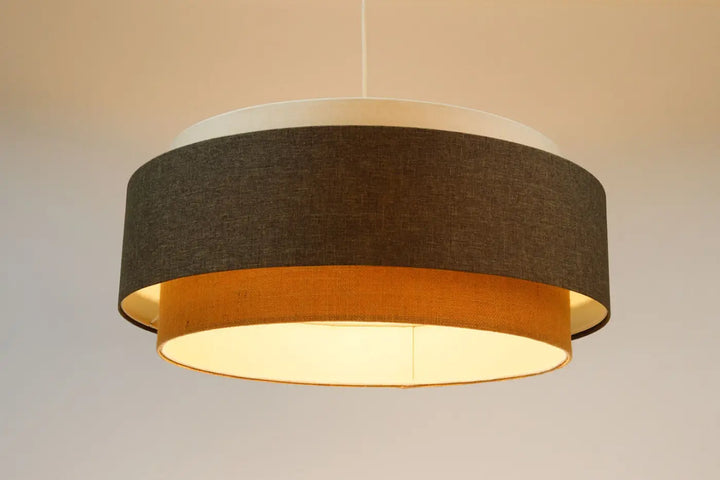 Suspension luminaire doblo boho elegant avec abat-jour en tissu gris foncé et doublure intérieure dorée chaude