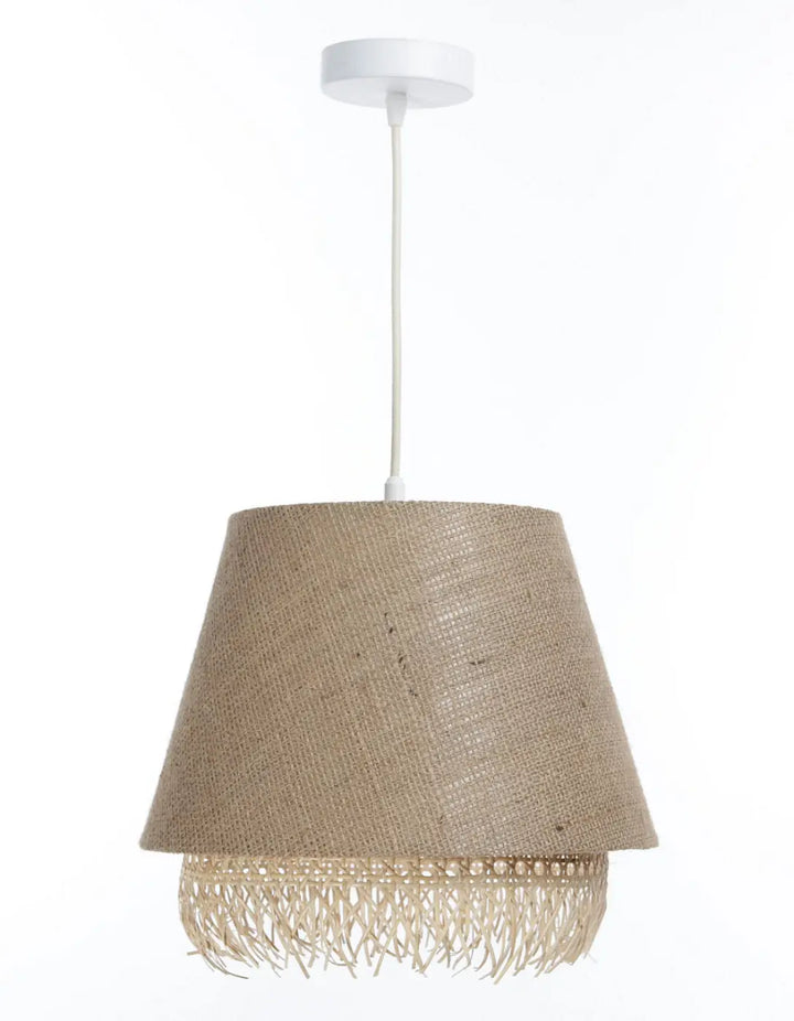 Suspension luminaire beige sensei en rattan avec détail en franges tissées en bas en toile de jute beige