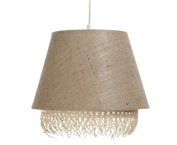 Suspension luminaire beige en jute avec détail de franges tissées pour un éclairage naturel et élégant