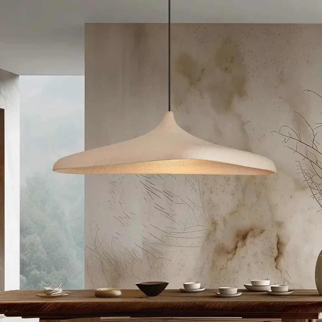 Suspension luminaire blanc crème au design original pour restaurant

