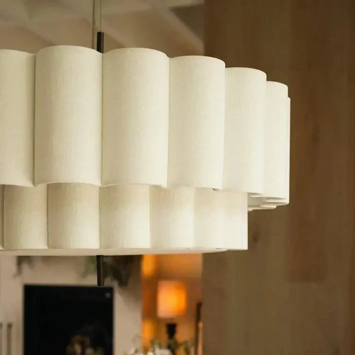 Suspension luminaire blanc crème en forme de cannelé moderne

