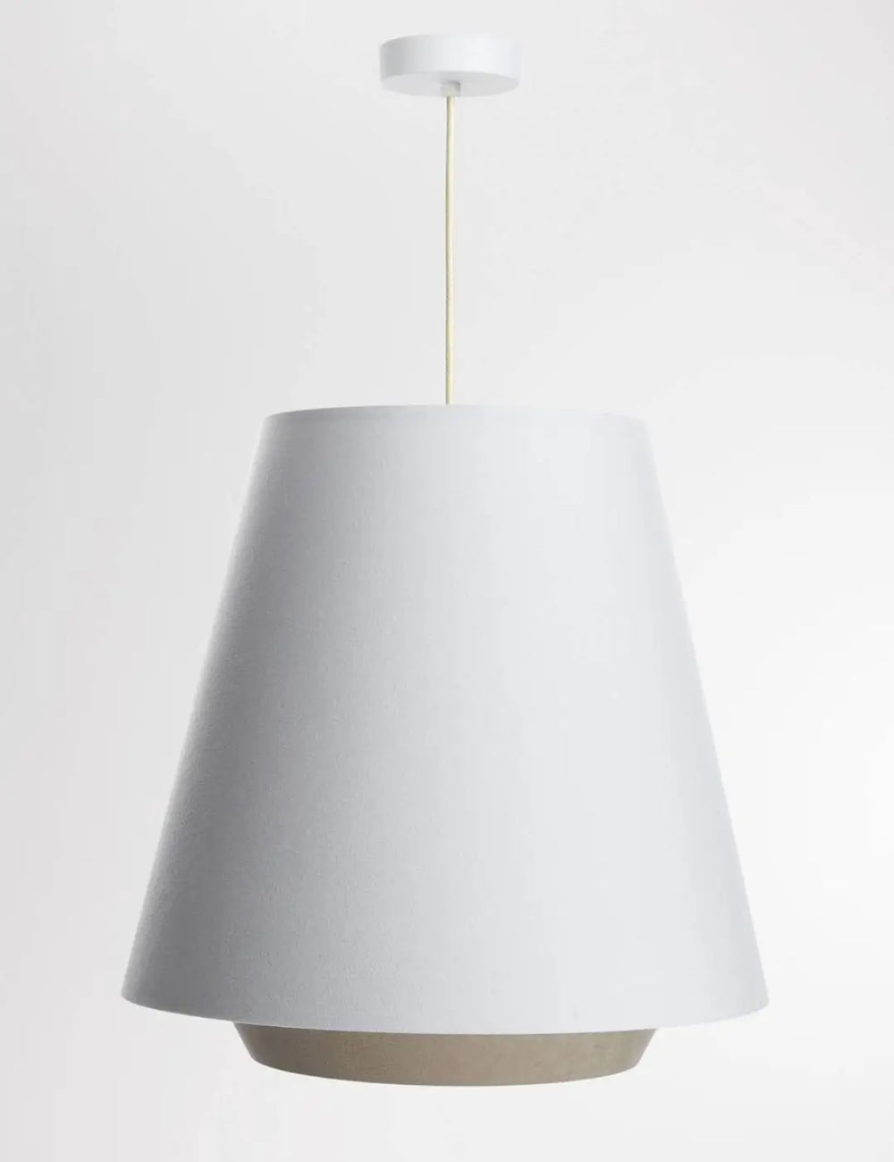 Suspension luminaire doblo blanche conique avec finition mate et base beige subtile pour éclairage intérieur
