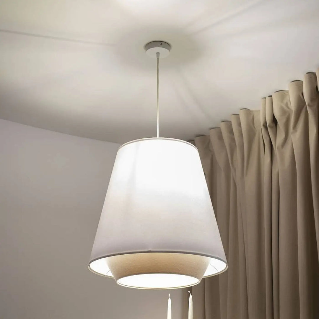 Suspension luminaire blanche doblo en blanc crème avec design minimaliste et lumière douce diffuse